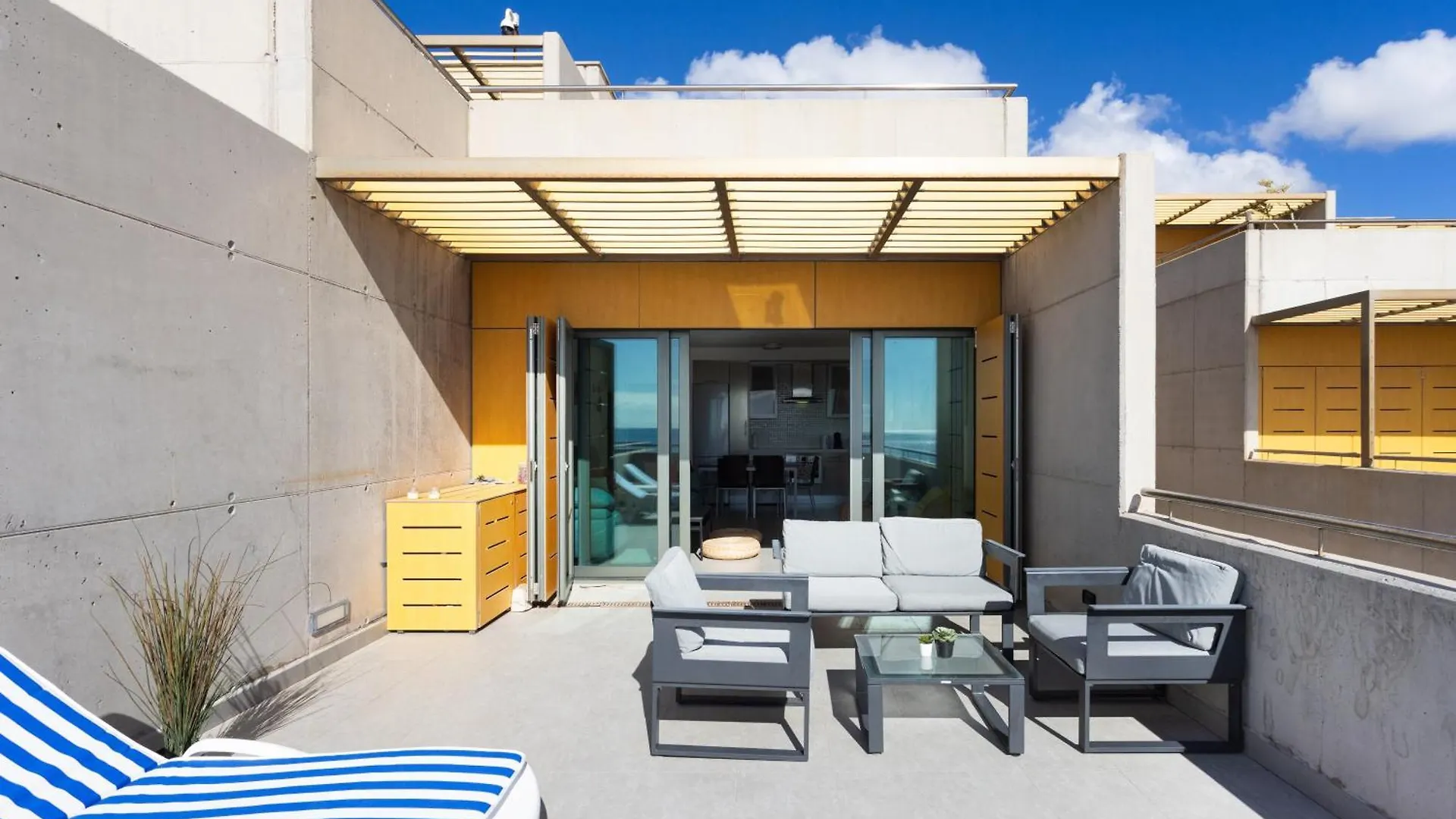 Appartamento 111 Médano Surf Beach Holiday Home by SUNKEYRENTS El Médano